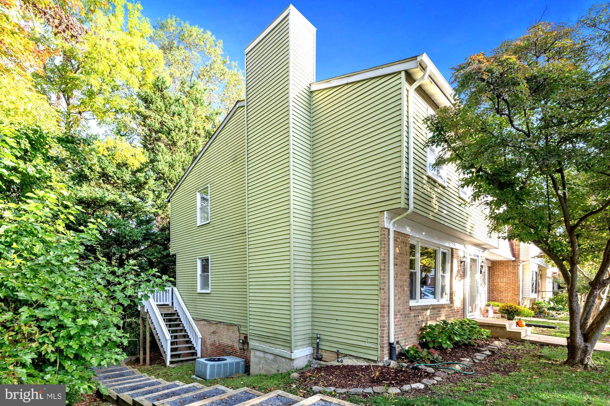 400 Colonial Ridge Lane Arnold, MD 21012 - Photo 28 of 38 Stairs to Lower Level Entrance