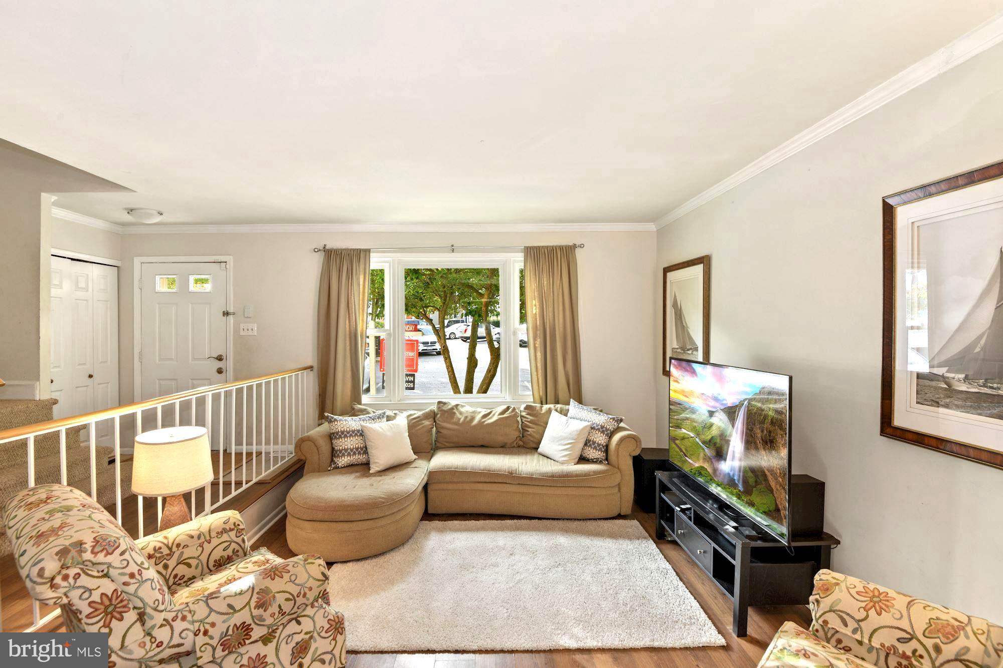 400 Colonial Ridge Lane Arnold, MD 21012 - Photo 5 of 38 Sun filled Living room