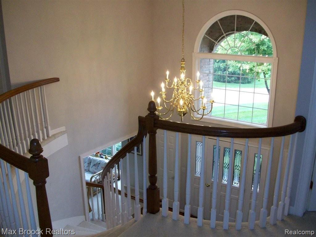 2986 Pheasant Ring Court Rochester, MI 48309 - Photo 7 of 29 Foyer from above
