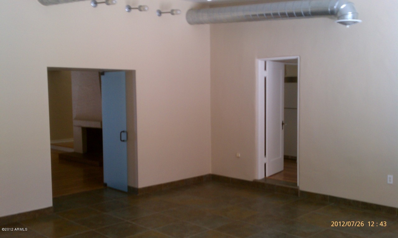 901 West McDowell Road Phoenix, AZ 85007 - Photo 6 of 22 Family Room