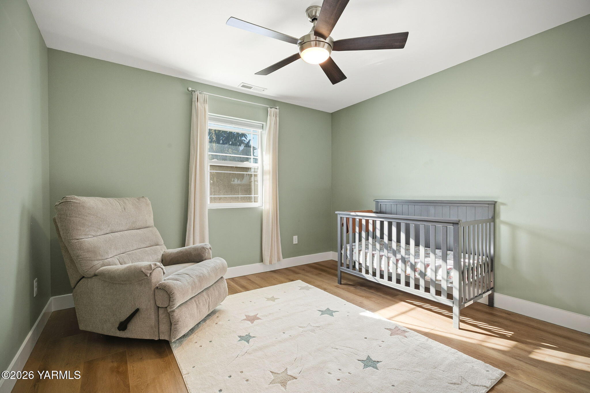 126 Lyle Loop Selah, WA 98942 - Photo 13 of 35 Bedroom 3