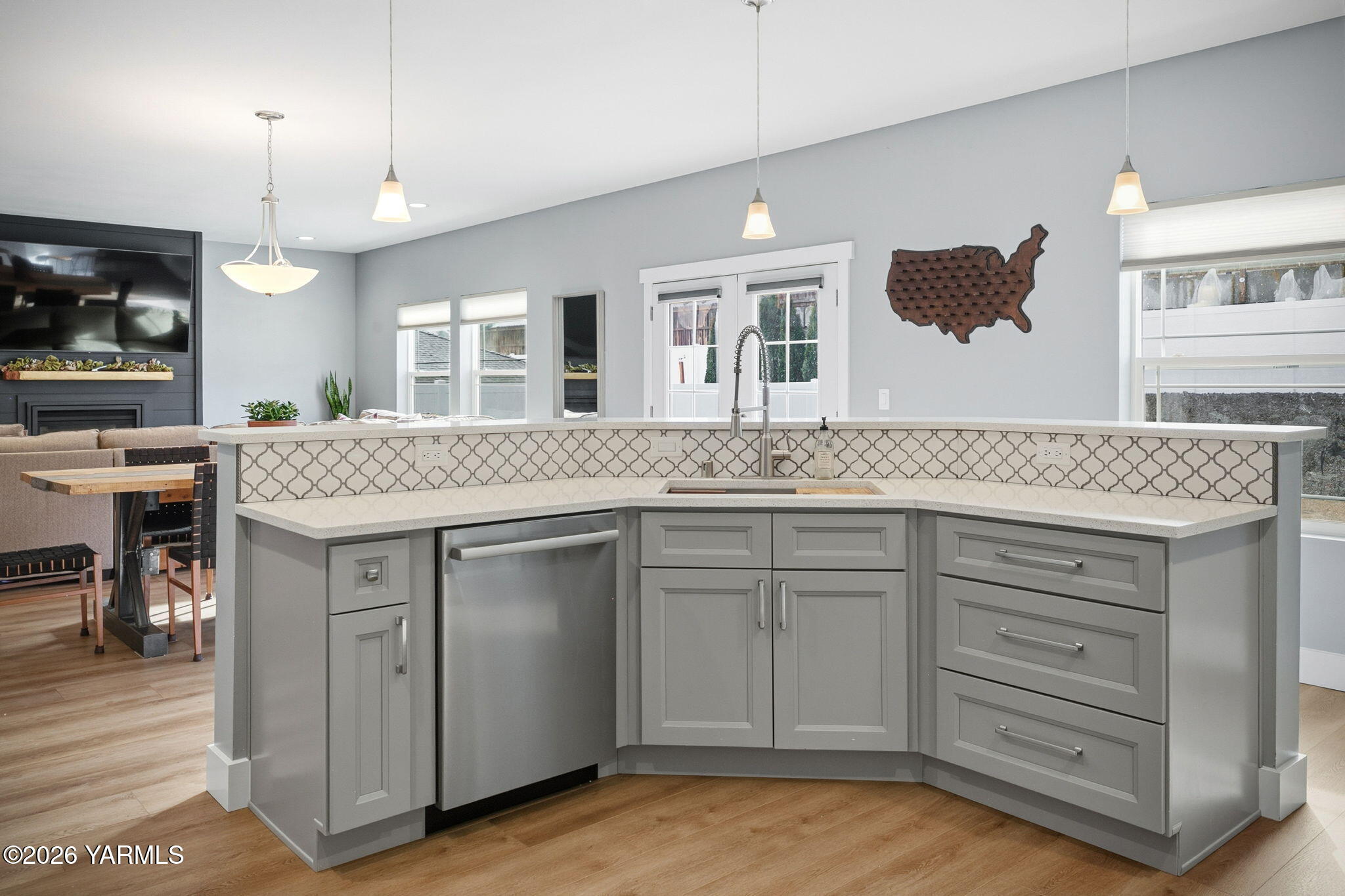 126 Lyle Loop Selah, WA 98942 - Photo 15 of 35 Kitchen Island