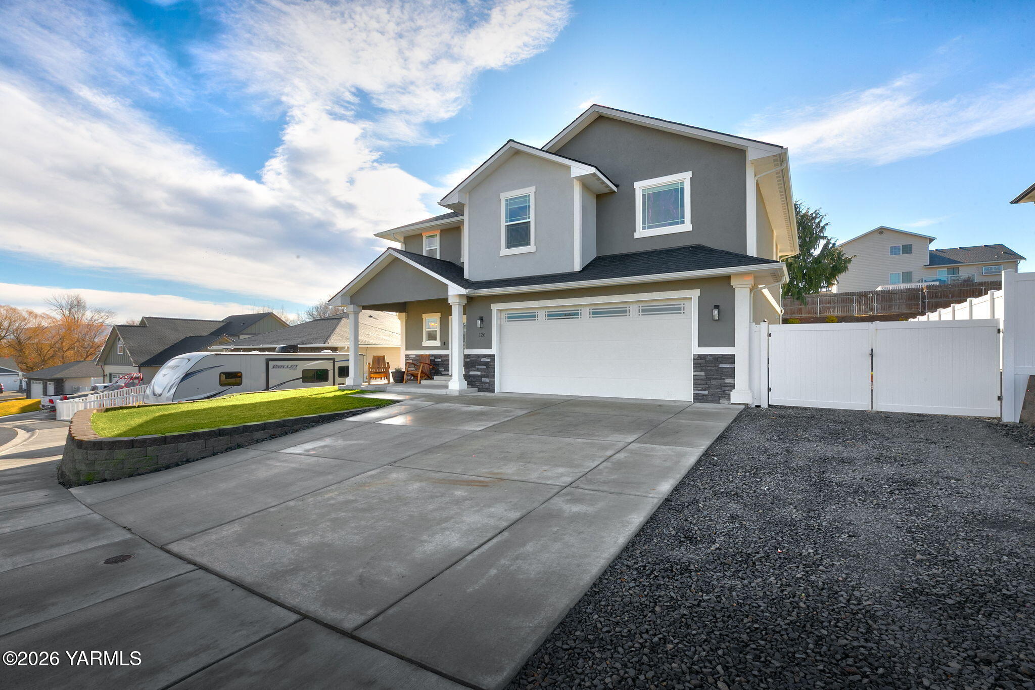 126 Lyle Loop Selah, WA 98942 - Photo 19 of 35 Front of Home