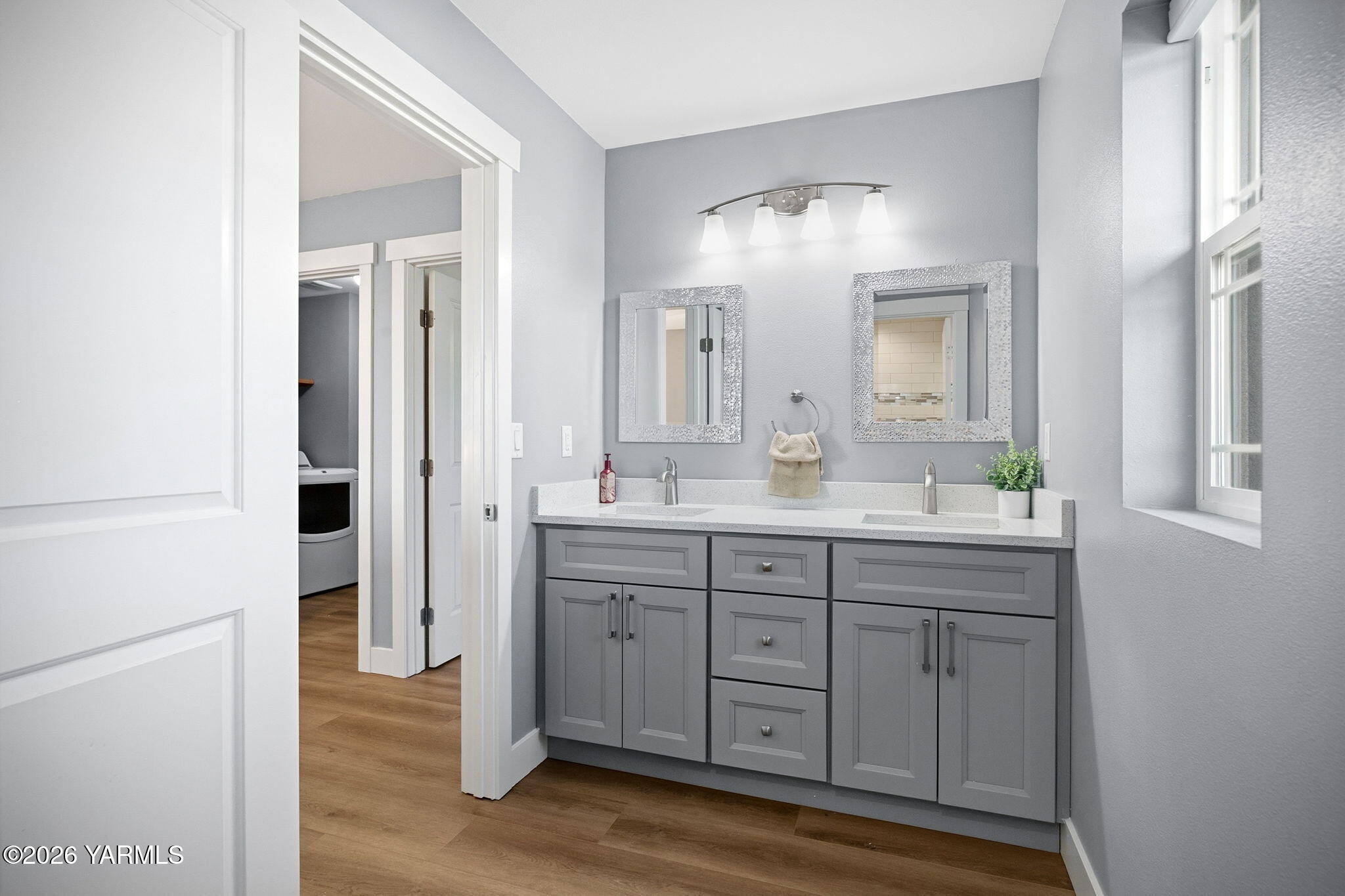 126 Lyle Loop Selah, WA 98942 - Photo 26 of 35 Hall Bathroom