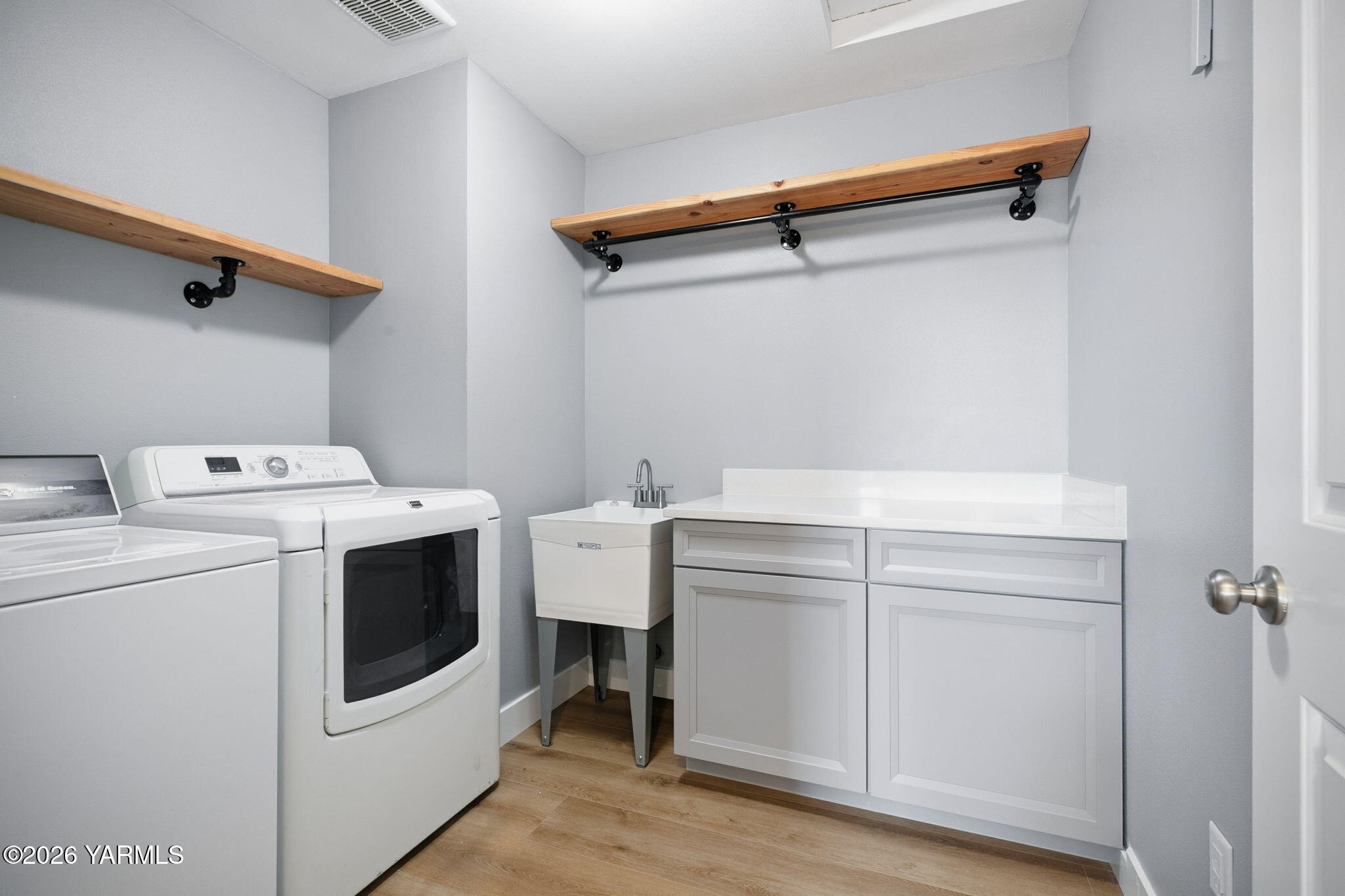 126 Lyle Loop Selah, WA 98942 - Photo 28 of 35 Laundry Room