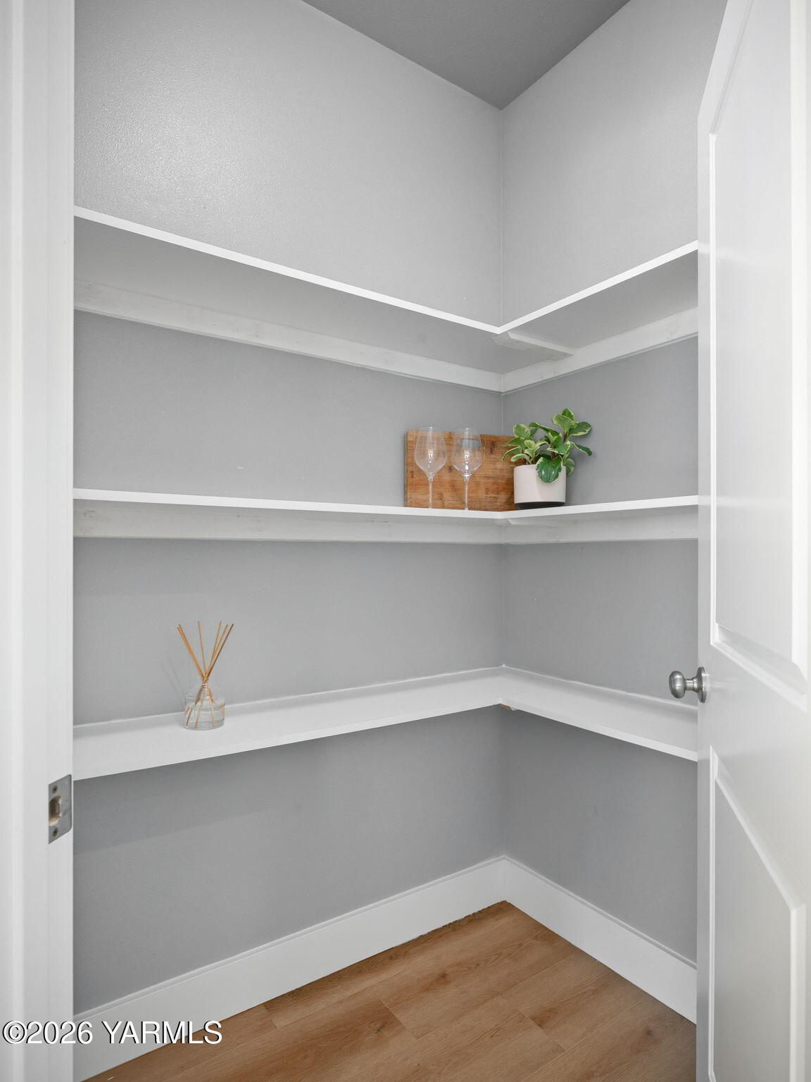 126 Lyle Loop Selah, WA 98942 - Photo 4 of 35 Walk-In Pantry