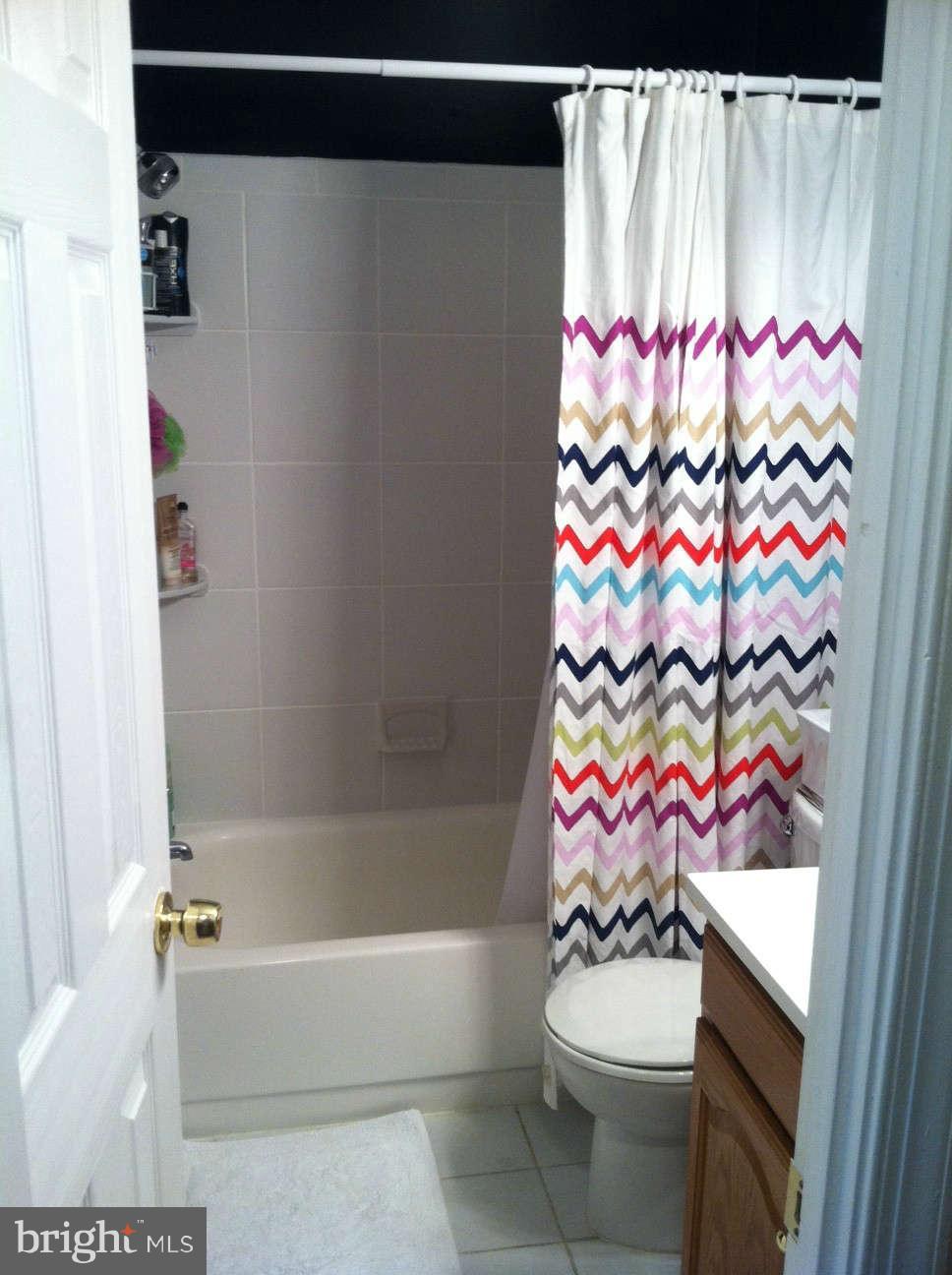 7267 Evanston Road Springfield, VA 22150 - Photo 8 of 10 Bath