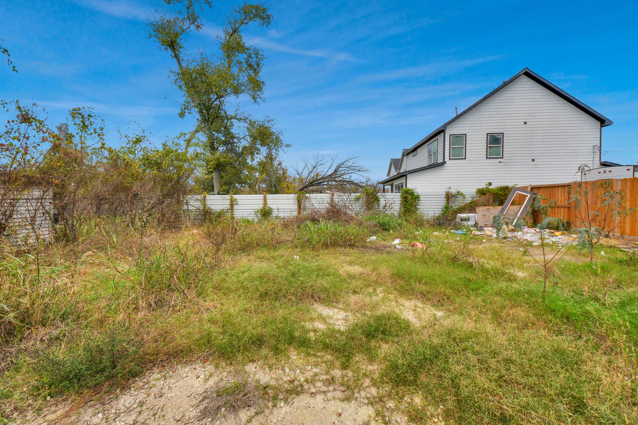 4121 East Toliver Street Houston, TX 77016 - Photo 7 of 34 a view of a yard with a house