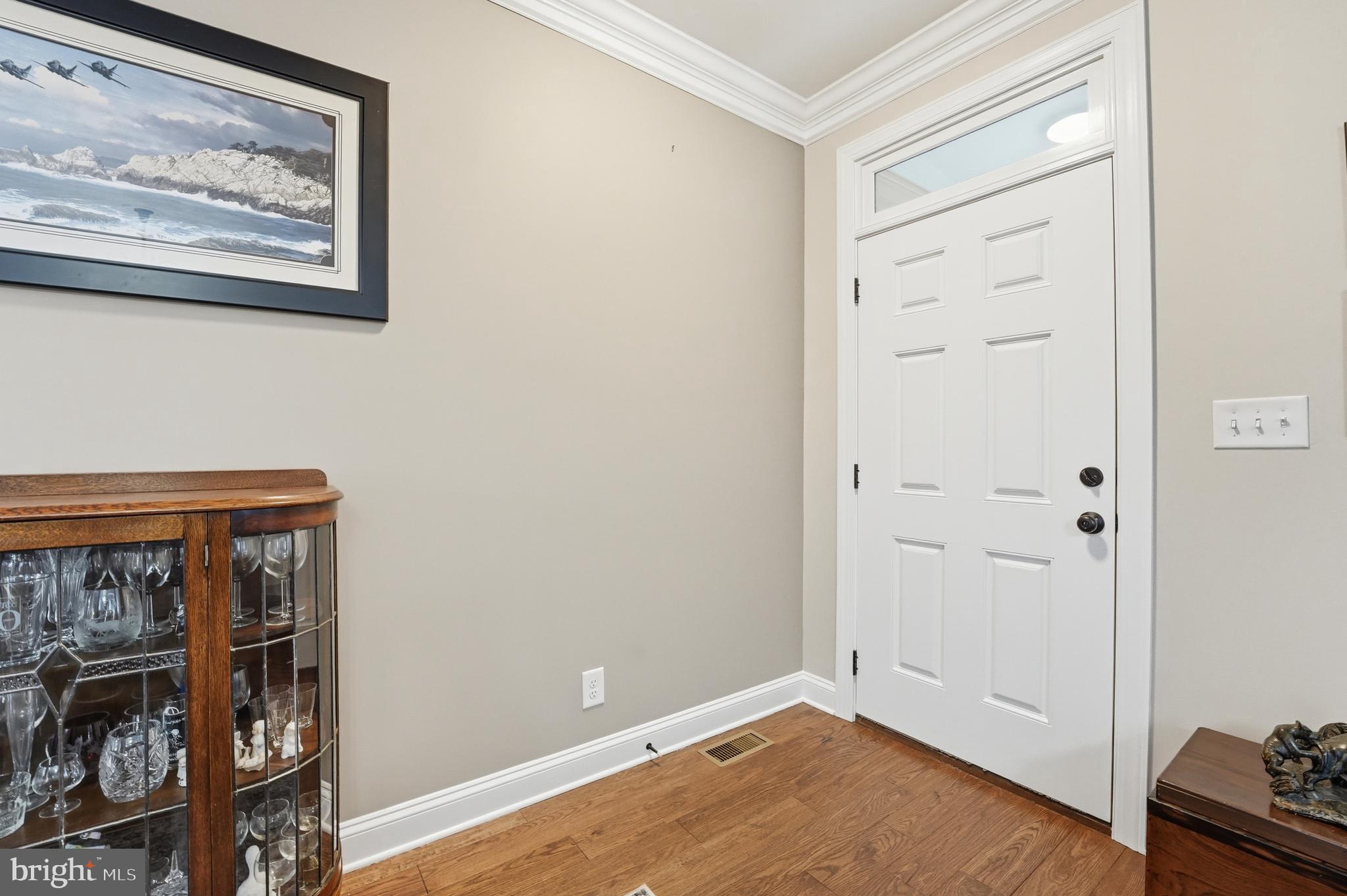 29288 Old Rhoadesville, VA 22542 - Photo 15 of 51 Living Room Entry