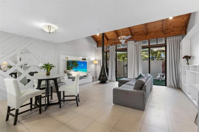 $399,000 | 10911 Cedar Lane, Pembroke Pines, FL 33026