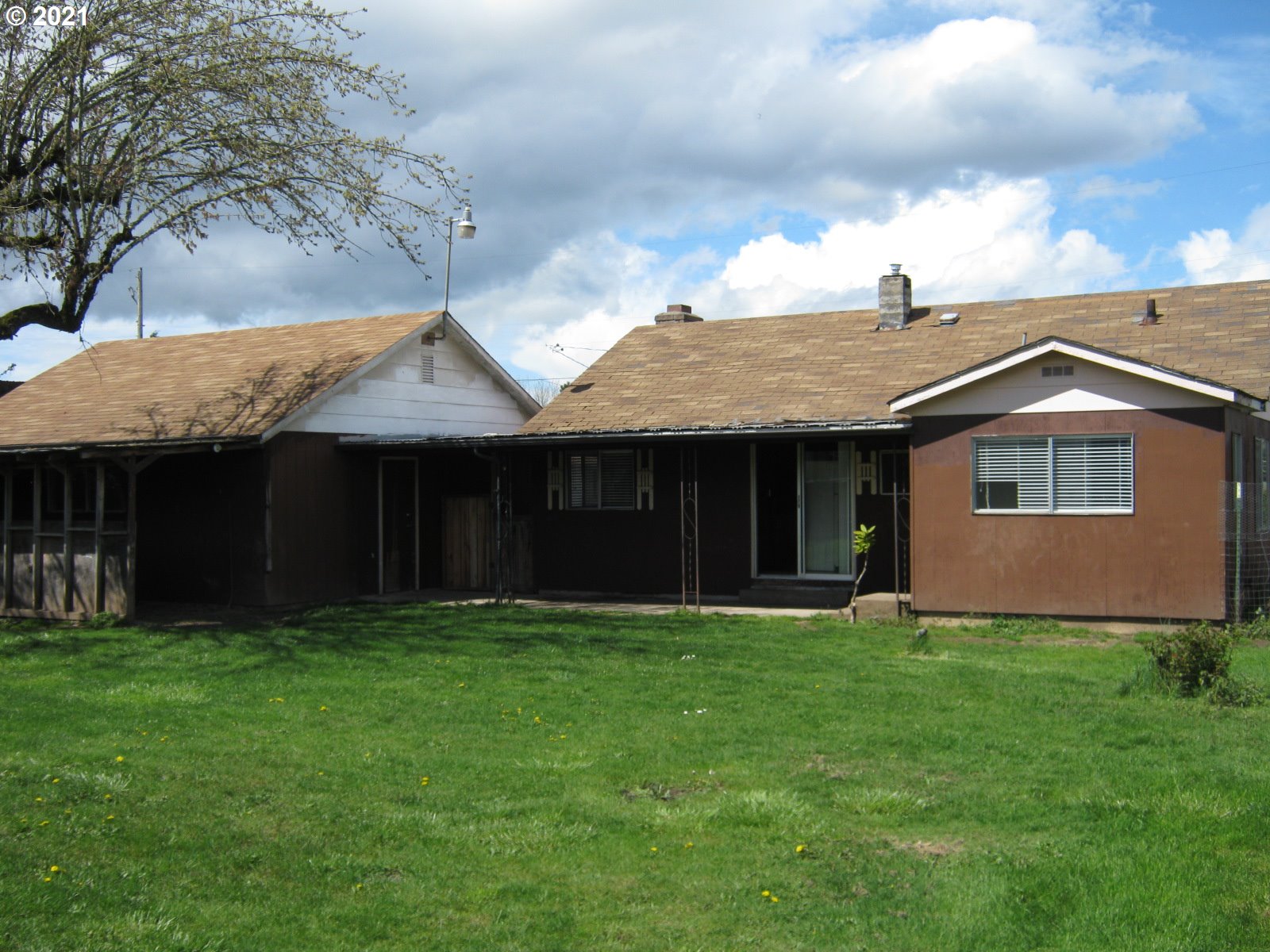 3915 Oregon Avenue Springfield, OR 97478 - Photo 2 of 2 a front view of a house with a yard