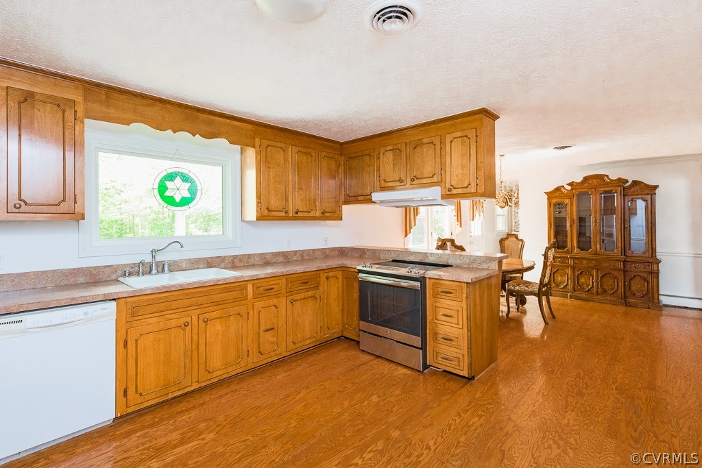 10801 Genito Road Chesterfield, VA 23832 - Photo 9 of 46 a kitchen with stainless steel appliances granite countertop a sink and cabinets