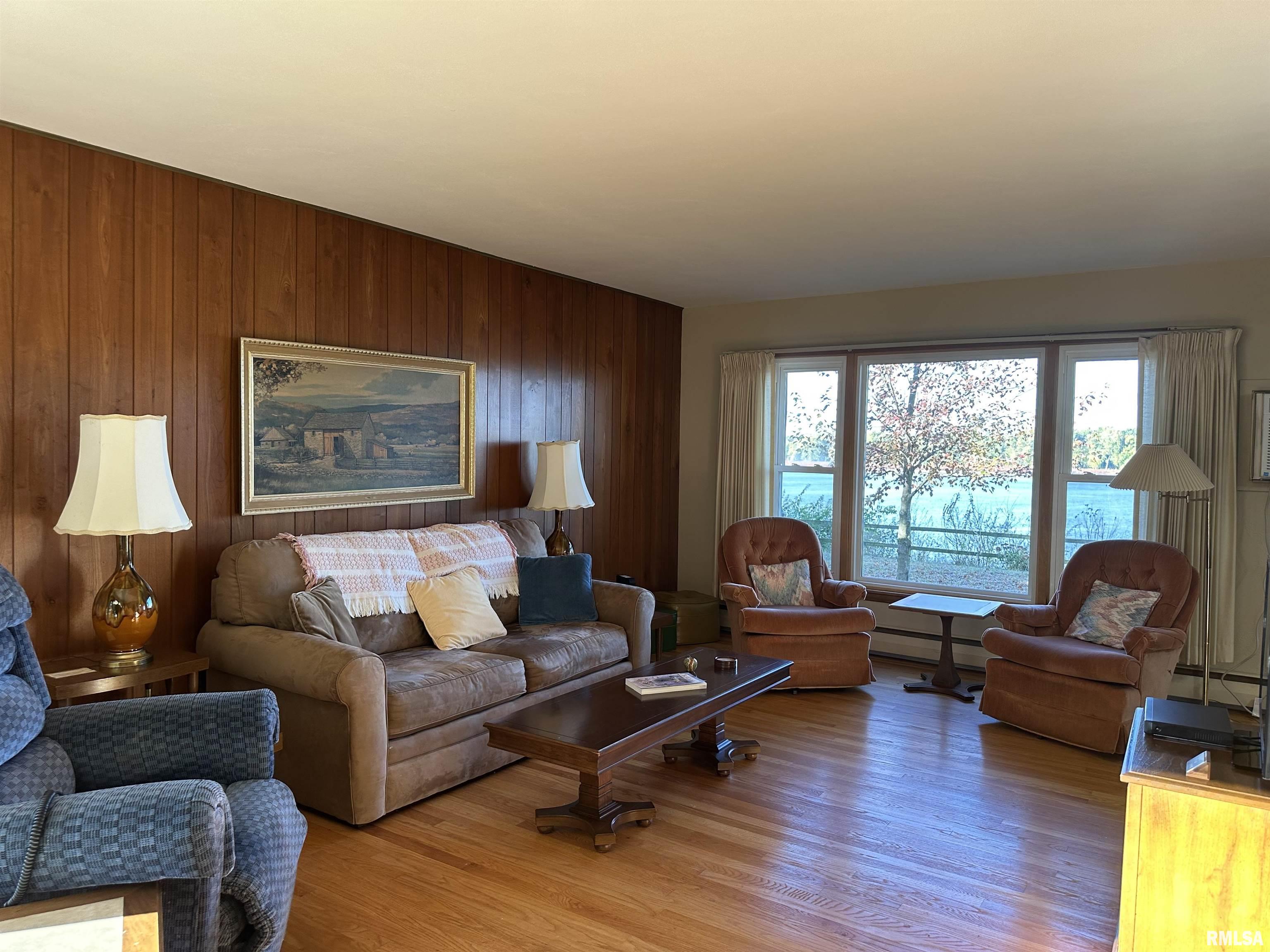 18312 River Road North Cordova, IL 61242 - Photo 10 of 26