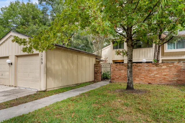 $2,500 | 2209 West Settlers Way, The Woodlands, TX 77380