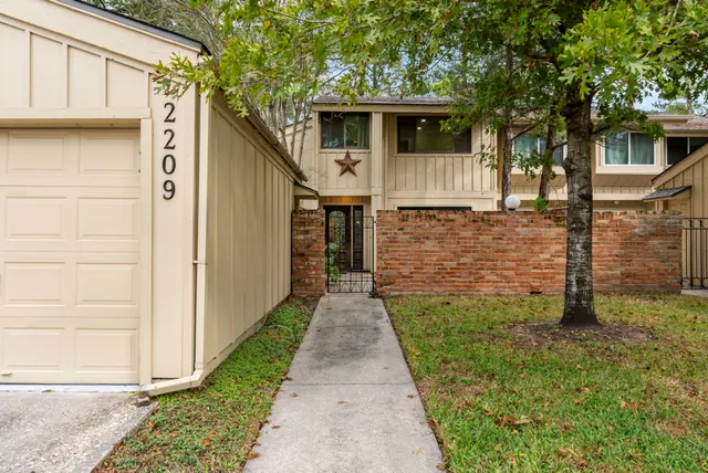 $2,500 | 2209 West Settlers Way, The Woodlands, TX 77380