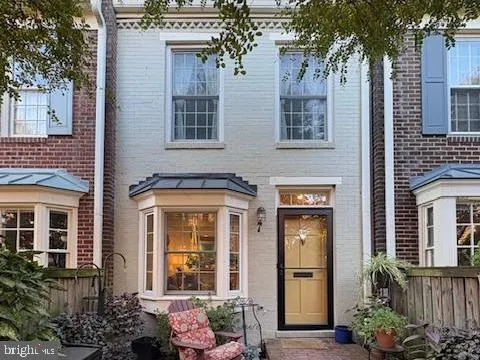 $675,000 | 334 North St Asaph Street, Alexandria, VA 22314