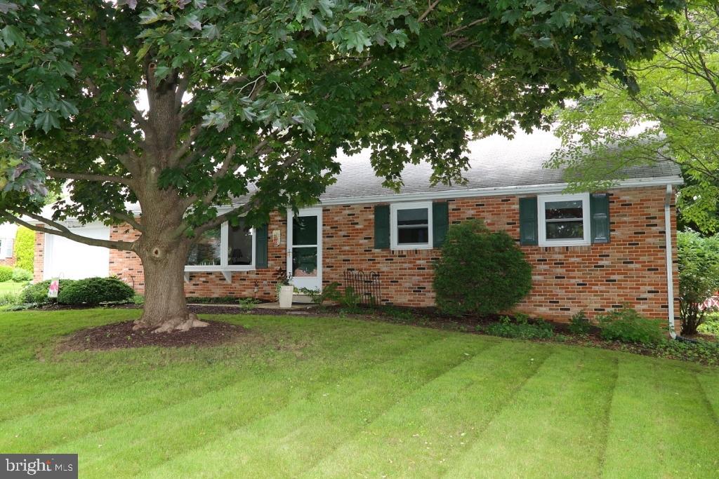 905 May Road Lititz, PA 17543 - Photo 2 of 16