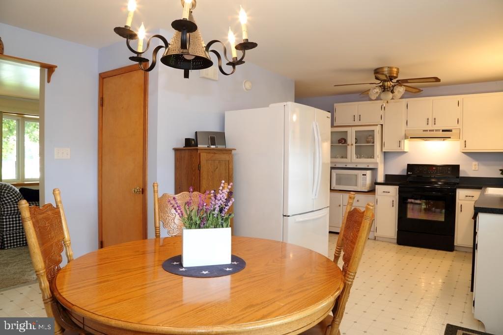 905 May Road Lititz, PA 17543 - Photo 3 of 16