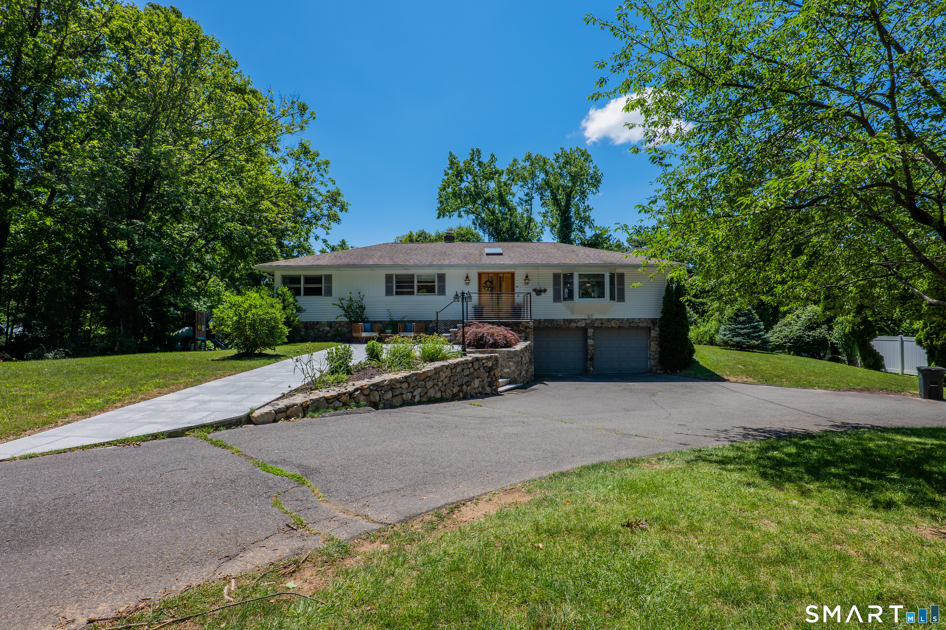 15 Farrell Road Newtown, CT 06470 - Photo 3 of 40