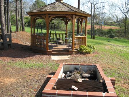 GAZEBO & BBQ/FIREPIT