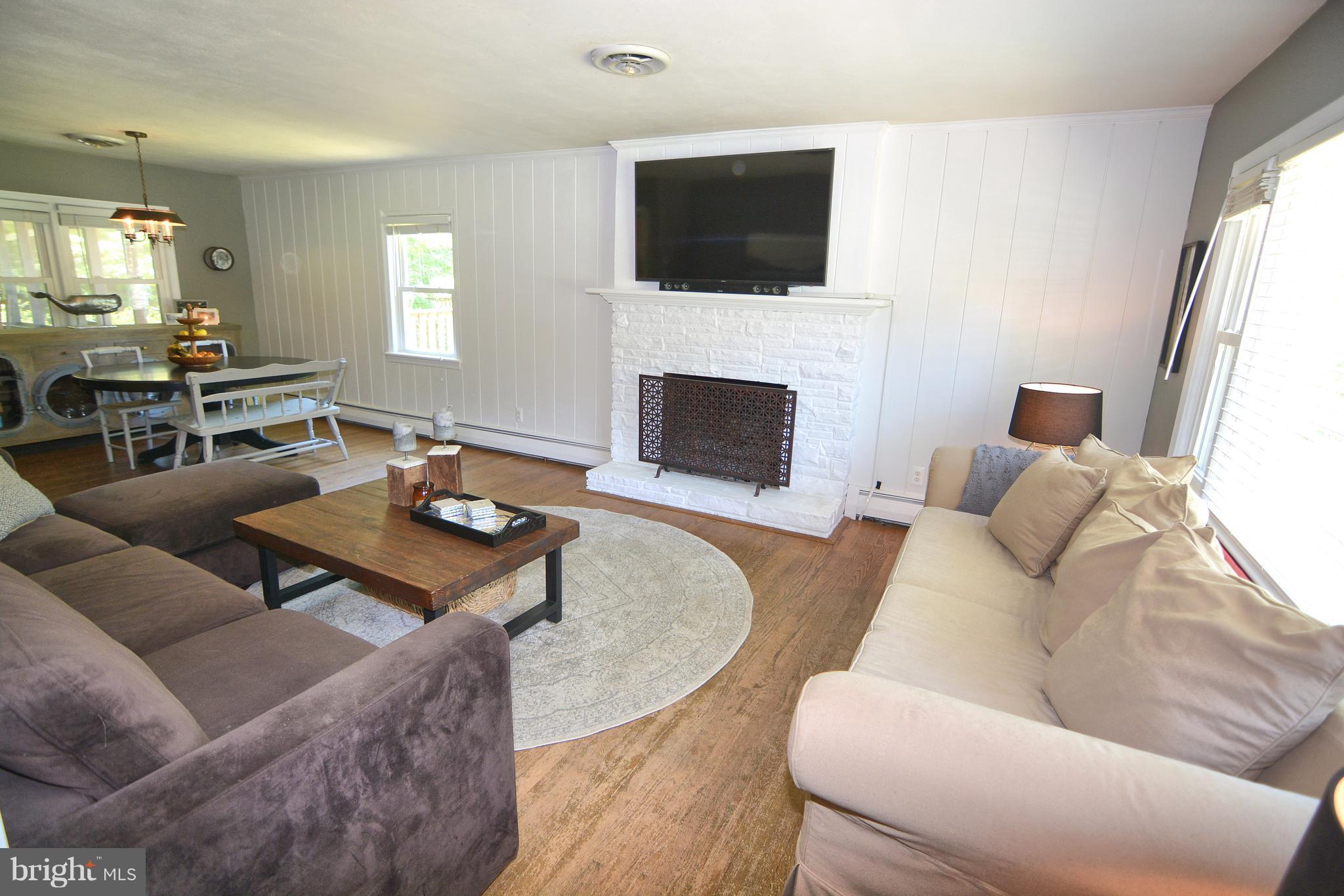 515 Ridge Road Annapolis, MD 21401 - Photo 4 of 29 Cozy wood burning fireplace.