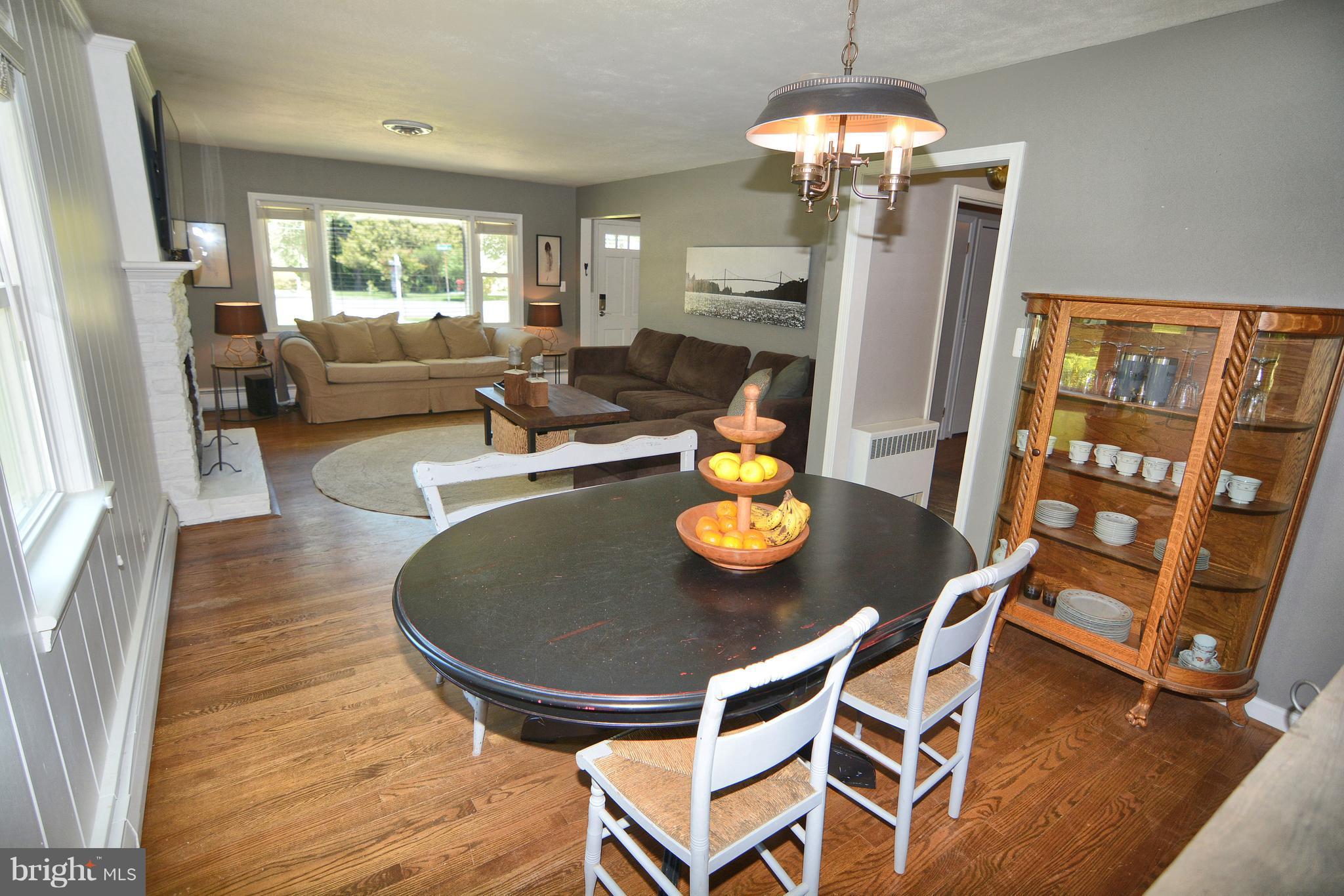 515 Ridge Road Annapolis, MD 21401 - Photo 6 of 29 Dining is open to living room.