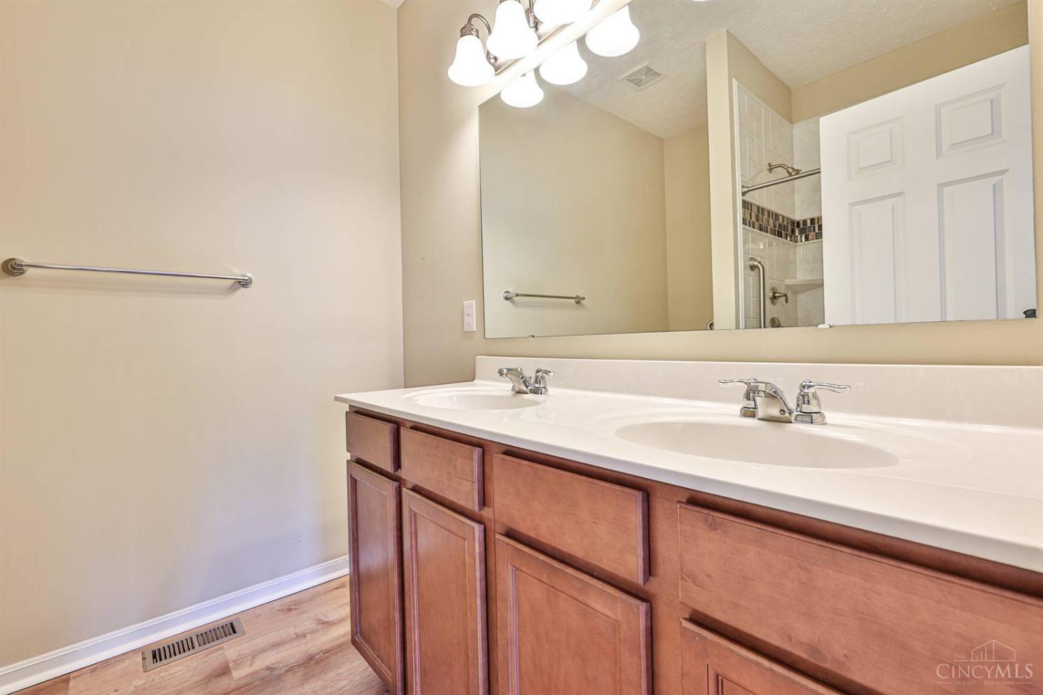 941 Ellson Road Cincinnati, OH 45245 - Photo 14 of 38 Gallery Image 14