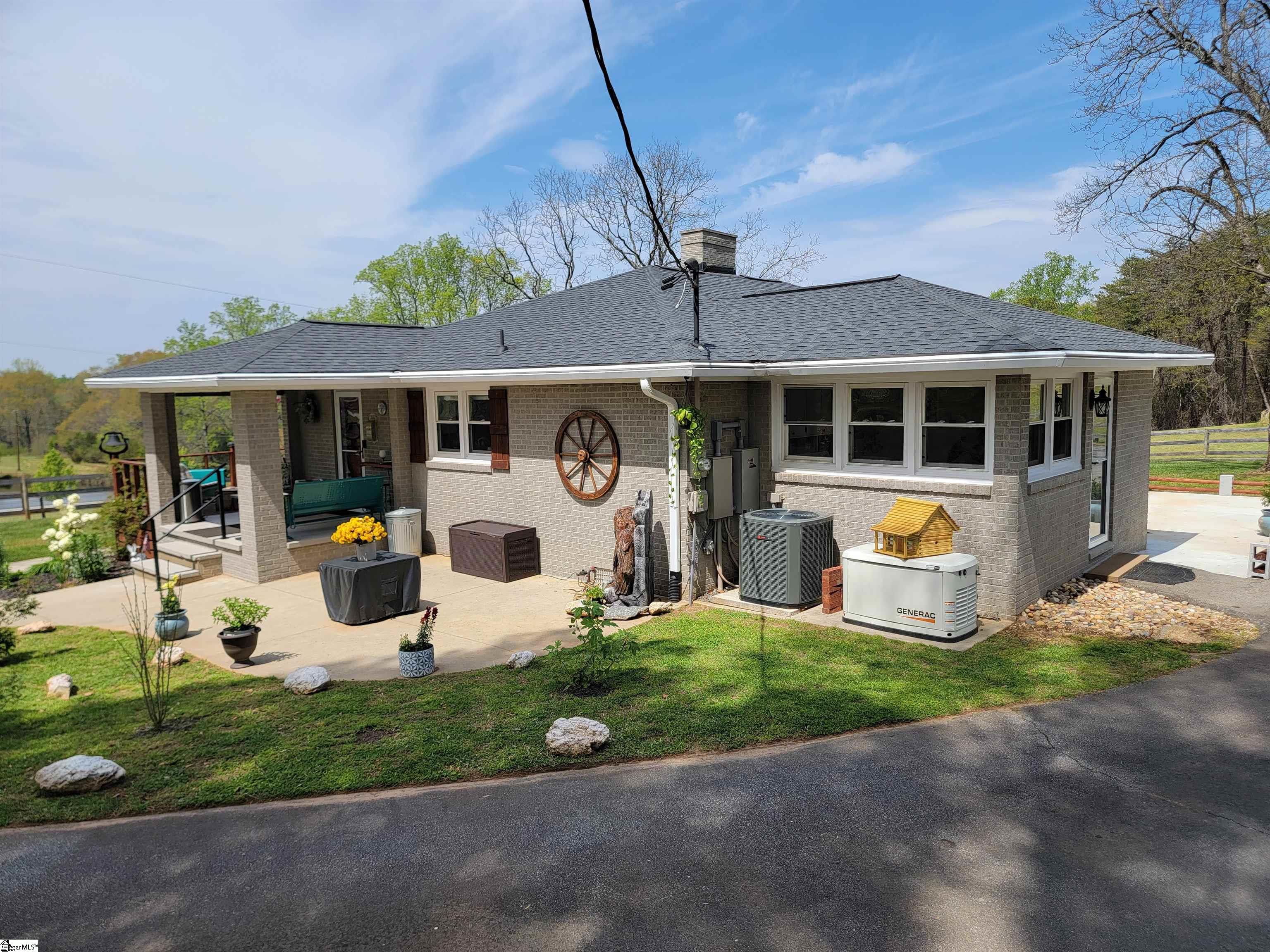 244 Boggs Road Pickens, SC 29671 - Photo 4 of 34 Gallery Image 4