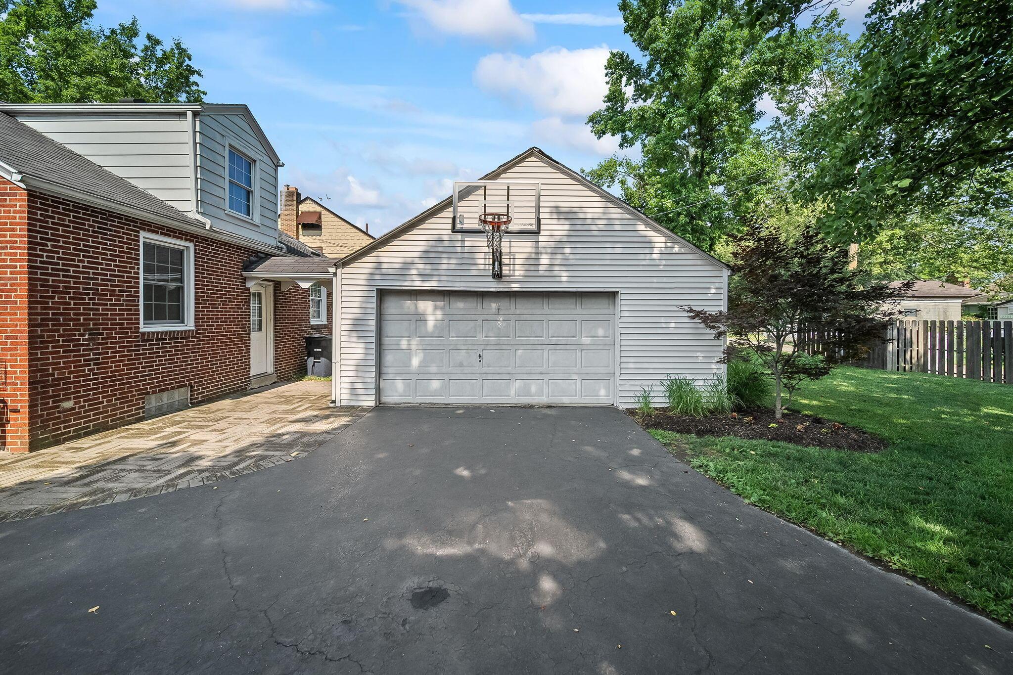 2698 Ruhl Avenue Columbus, OH 43209 - Photo 7 of 57 11-web-or-mls-DSC01690