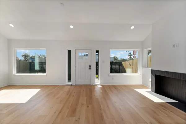 $550,000 | 508 Dell Court, Houston, TX 77009