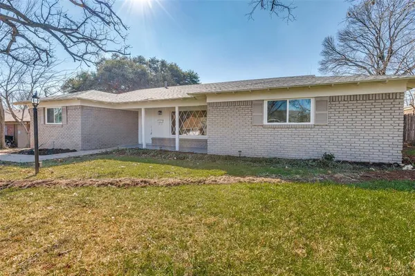 $2,395 | 4820 Briarwood Lane, Fort Worth, TX 76103