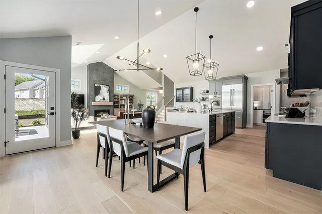 $1,169,000 | 2284 Knapp Blf Court, Ada, MI 49301