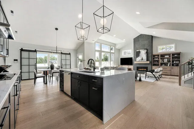 $1,169,000 | 2284 Knapp Blf Court, Ada, MI 49301