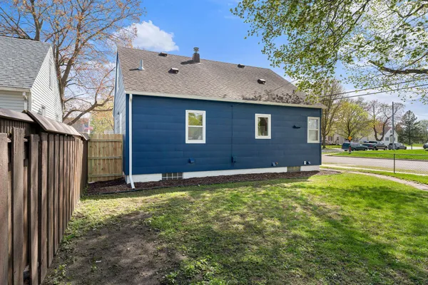 $224,900 | 801 11th Avenue Southeast, Austin, MN 55912