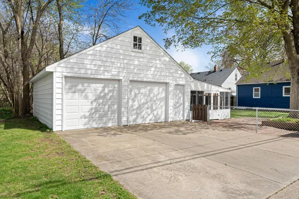 $224,900 | 801 11th Avenue Southeast, Austin, MN 55912