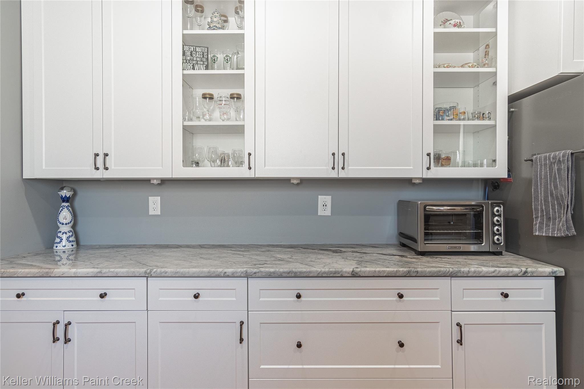 1598 West Auburn Road Rochester, MI 48309 - Photo 28 of 51 Interiors (16 of 44).jpg
