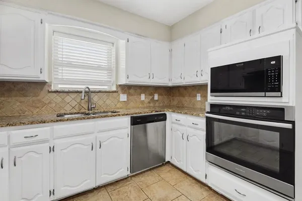 $379,999 | 3233 David Drive, Hurst, TX 76054