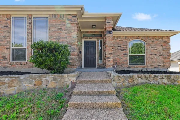 $379,999 | 3233 David Drive, Hurst, TX 76054