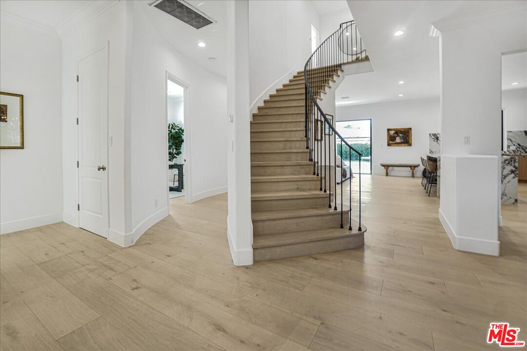 5717 Topeka Drive Tarzana, CA 91356 - Photo 8 of 52