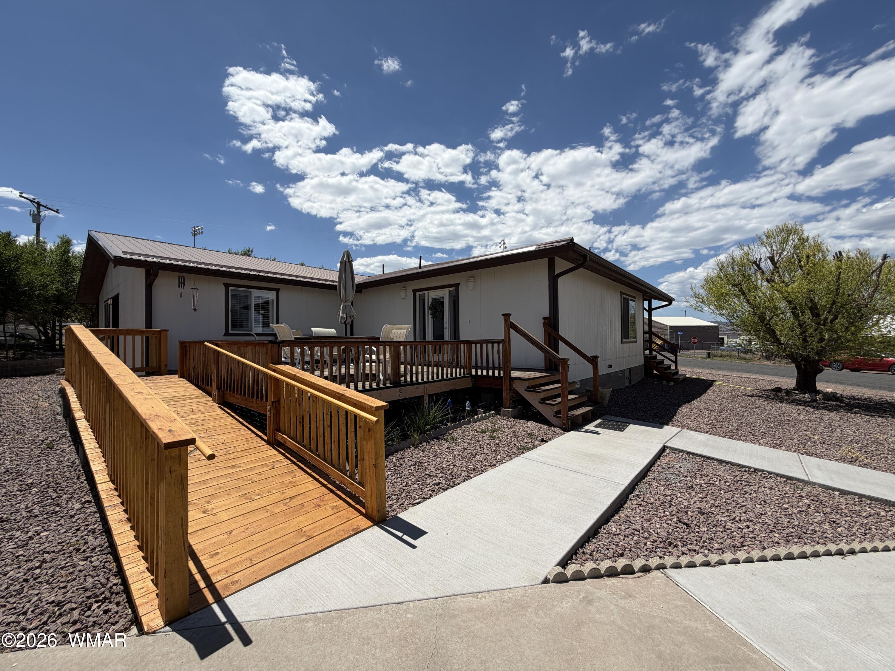 232 South Hopi Street Springerville, AZ 85938 - Photo 4 of 37 Side of Home
