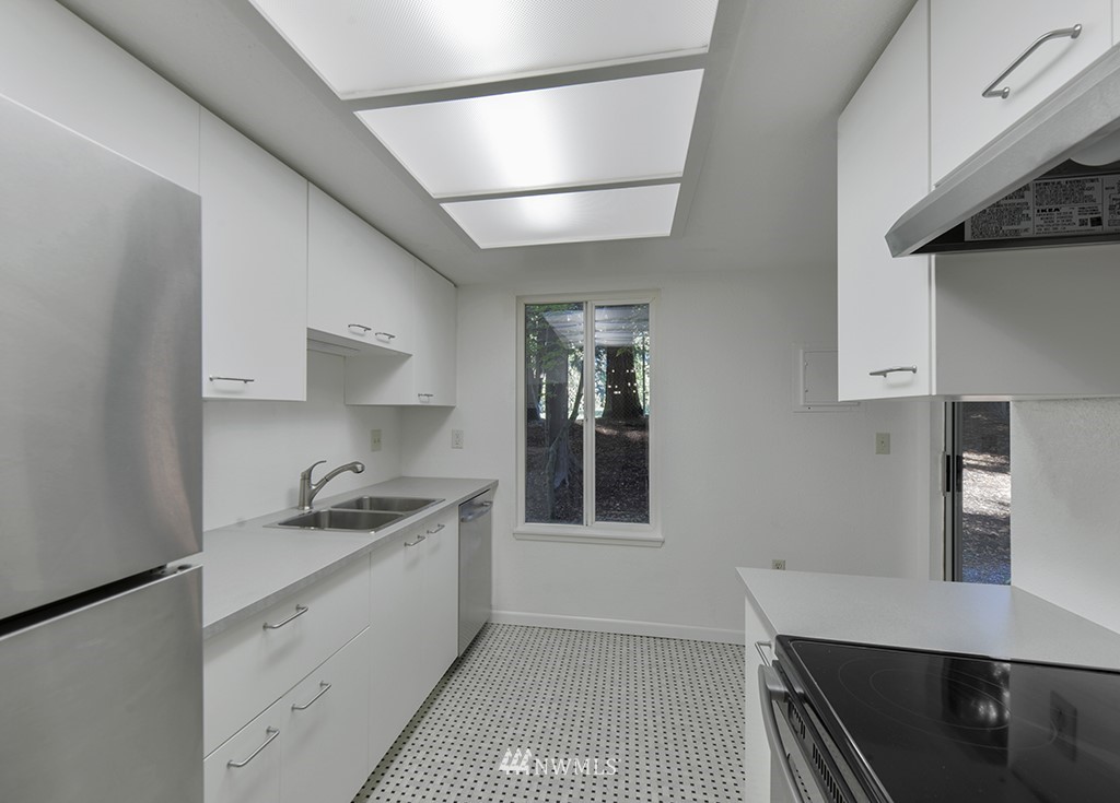 17514 151st Avenue Southeast, Unit 16 Renton, WA 98058 - Photo 5 of 20 Gallery Image 5