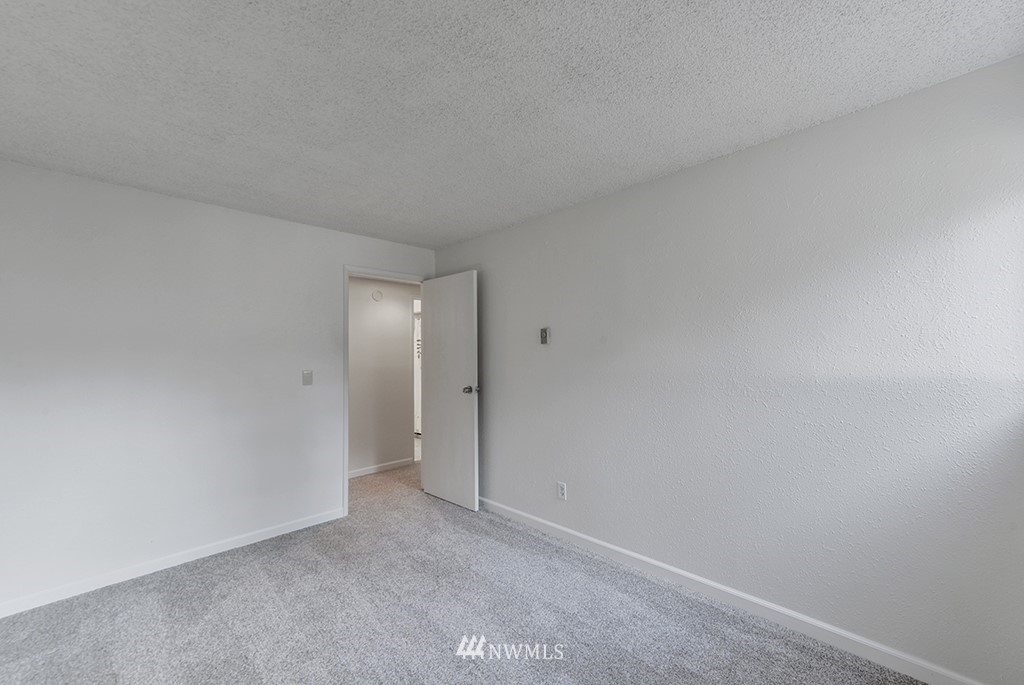 17514 151st Avenue Southeast, Unit 16 Renton, WA 98058 - Photo 9 of 20 Gallery Image 9