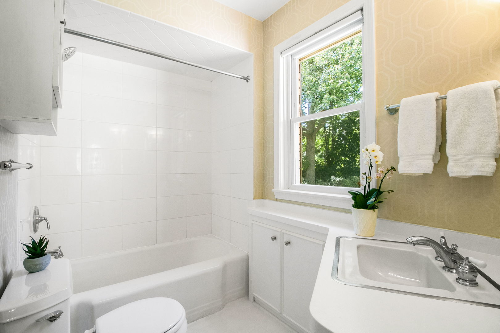 381 Wilson Street Winnetka, IL 60093 - Photo 13 of 28 a bathroom with a sink toilet and shower