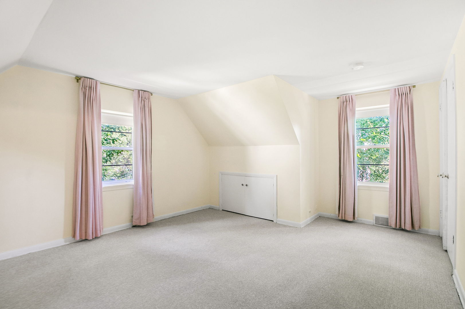 381 Wilson Street Winnetka, IL 60093 - Photo 14 of 28 an empty room with windows