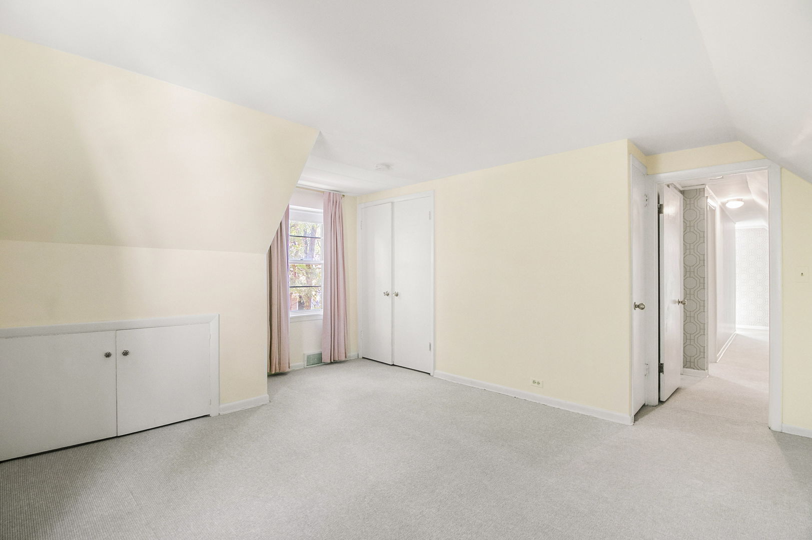 381 Wilson Street Winnetka, IL 60093 - Photo 15 of 28 a view of an empty room