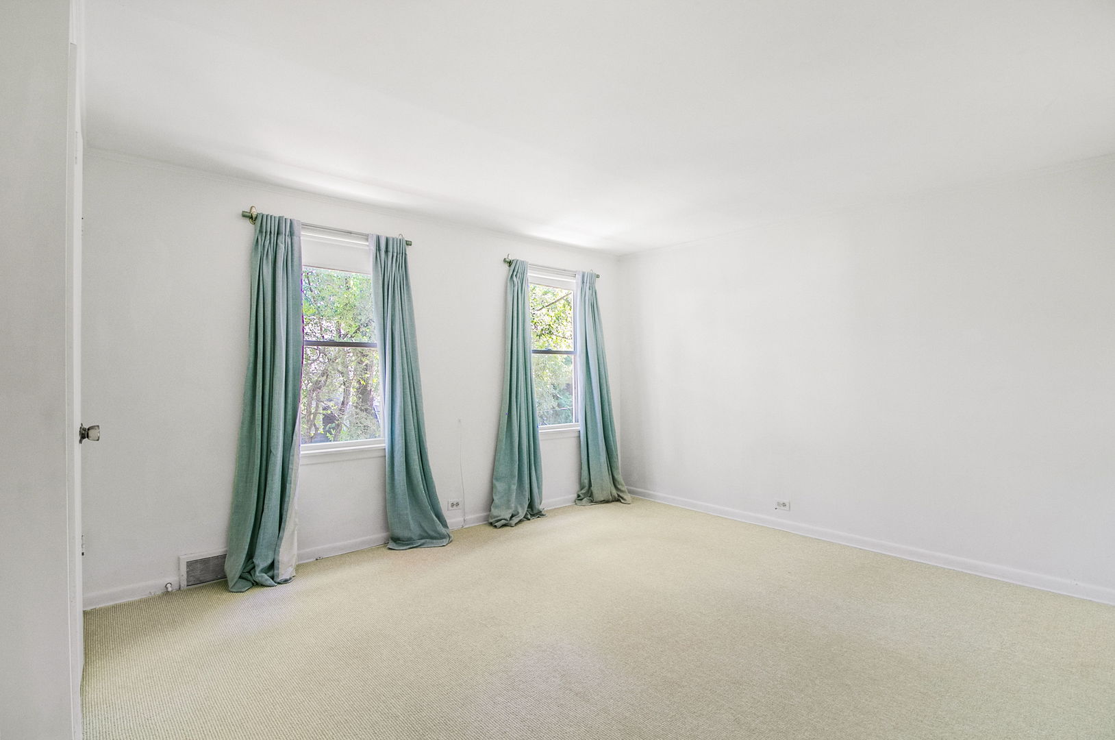 381 Wilson Street Winnetka, IL 60093 - Photo 17 of 28 an empty room with windows