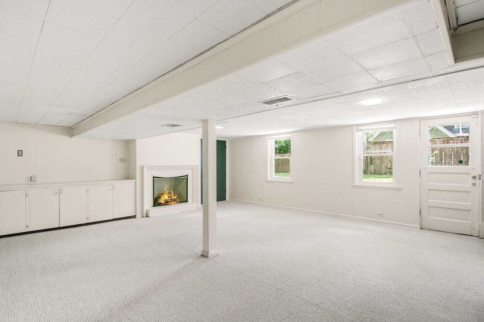 381 Wilson Street Winnetka, IL 60093 - Photo 20 of 28 an empty room with fireplace