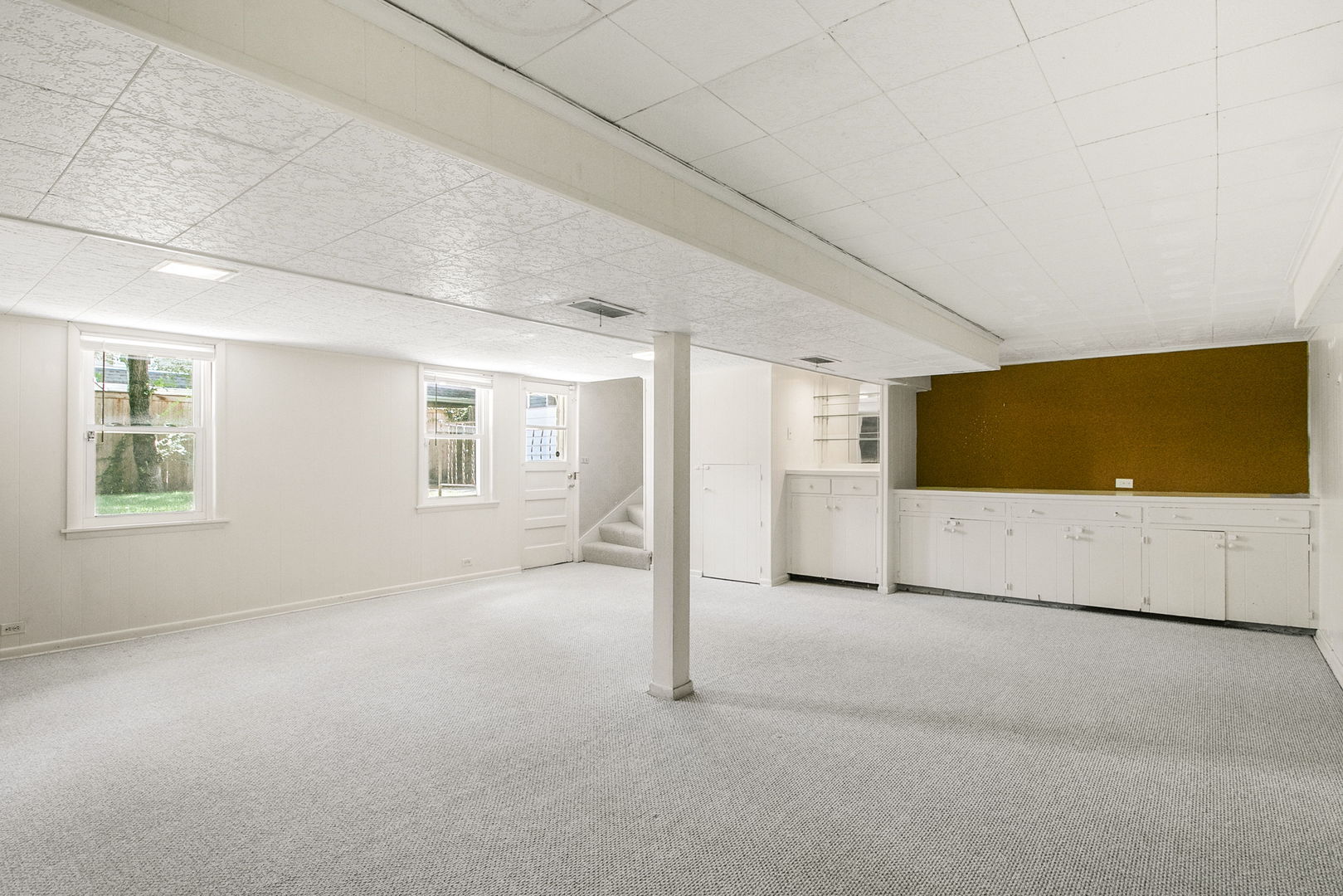 381 Wilson Street Winnetka, IL 60093 - Photo 21 of 28 a view of a livingroom with an empty room