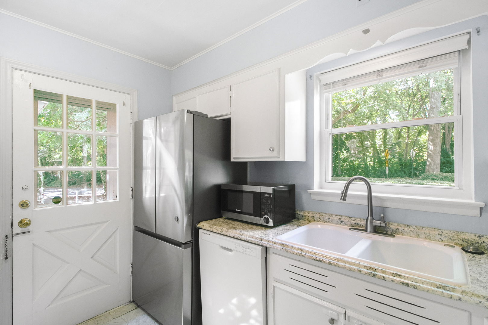 381 Wilson Street Winnetka, IL 60093 - Photo 10 of 28 a kitchen with appliances a sink and a window