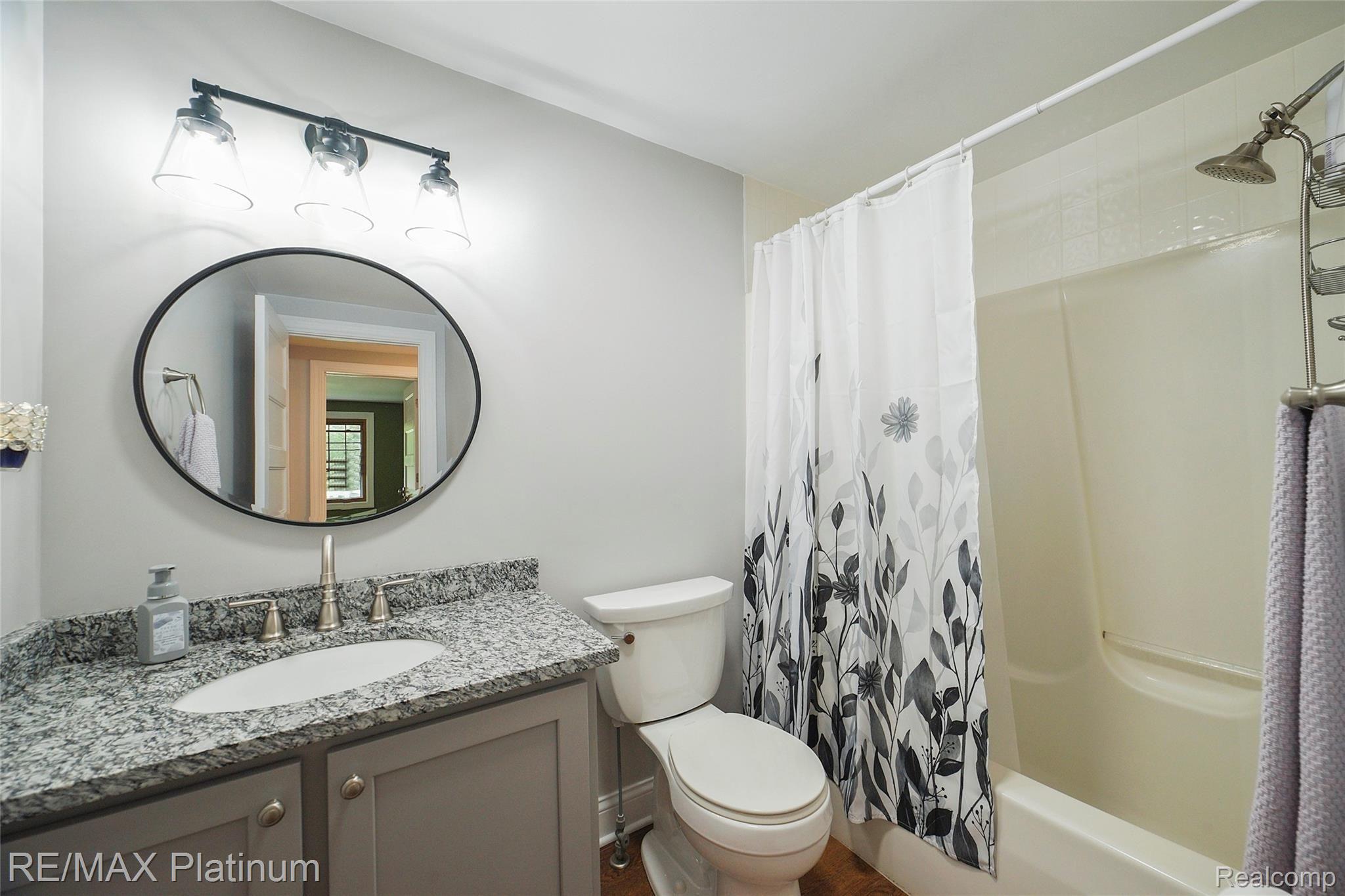 7055 West Allen Road Fowlerville, MI 48836 - Photo 18 of 34 017-photo-bathroom-9469692.jpg
